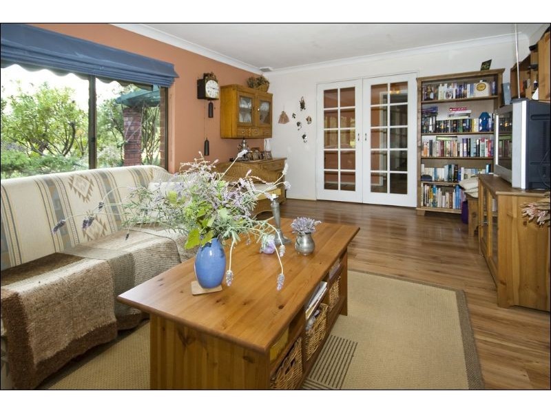 1 Booligal Street, Lesmurdie WA 6076