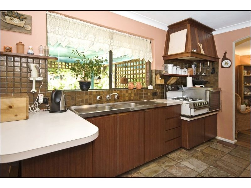 1 Booligal Street, Lesmurdie WA 6076