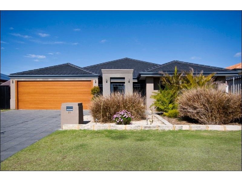 10 Coral Tree Place, Thornlie WA 6108