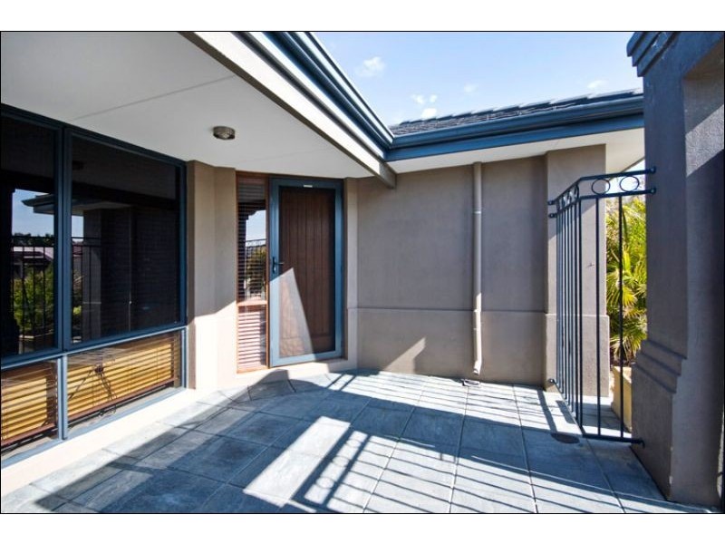 10 Coral Tree Place, Thornlie WA 6108