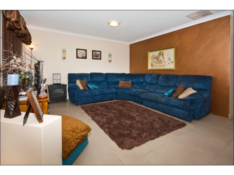 10 Coral Tree Place, Thornlie WA 6108