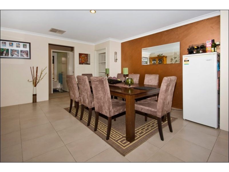 10 Coral Tree Place, Thornlie WA 6108