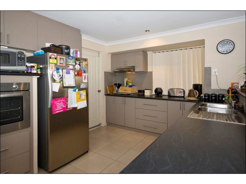 10 Coral Tree Place, Thornlie WA 6108