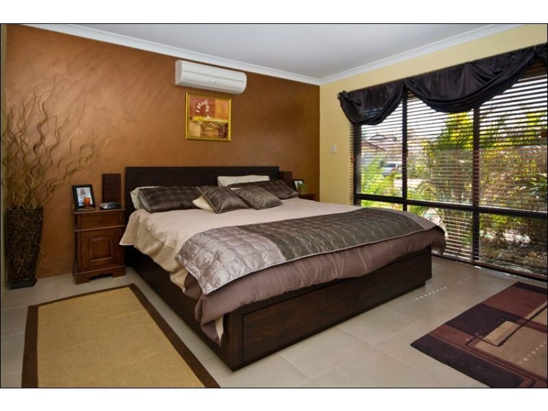 10 Coral Tree Place, Thornlie WA 6108