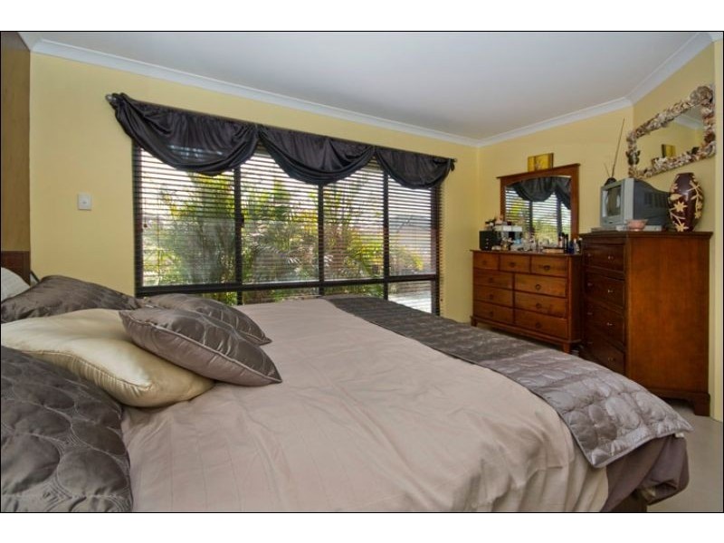 10 Coral Tree Place, Thornlie WA 6108