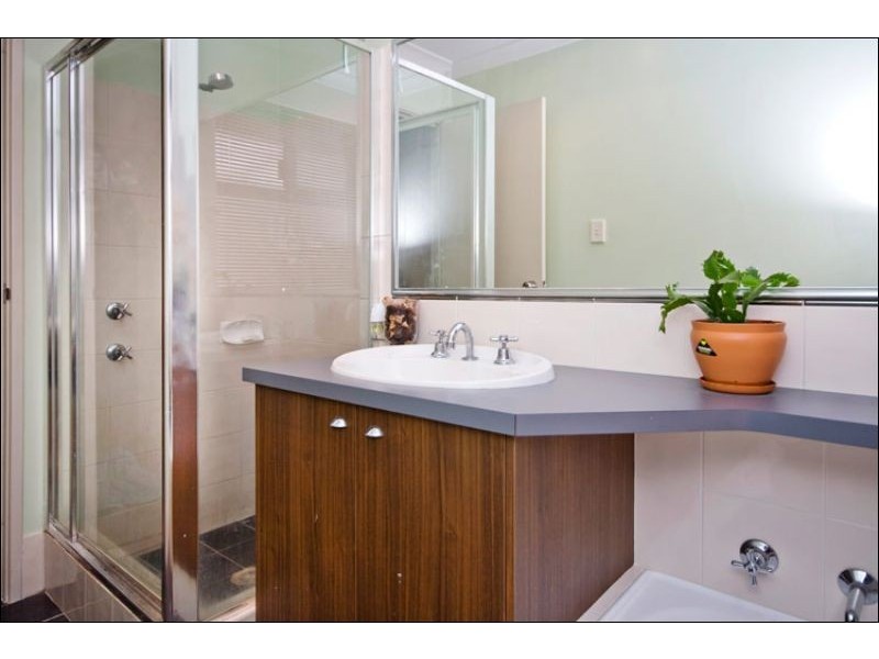 10 Coral Tree Place, Thornlie WA 6108