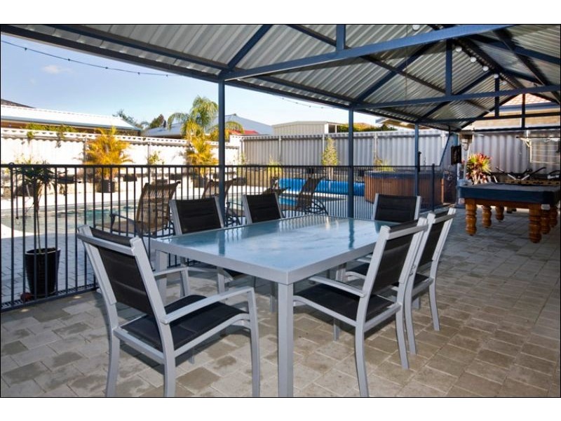 10 Coral Tree Place, Thornlie WA 6108