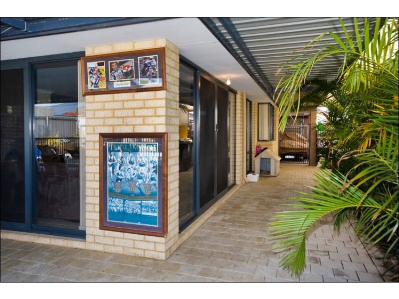 10 Coral Tree Place, Thornlie WA 6108