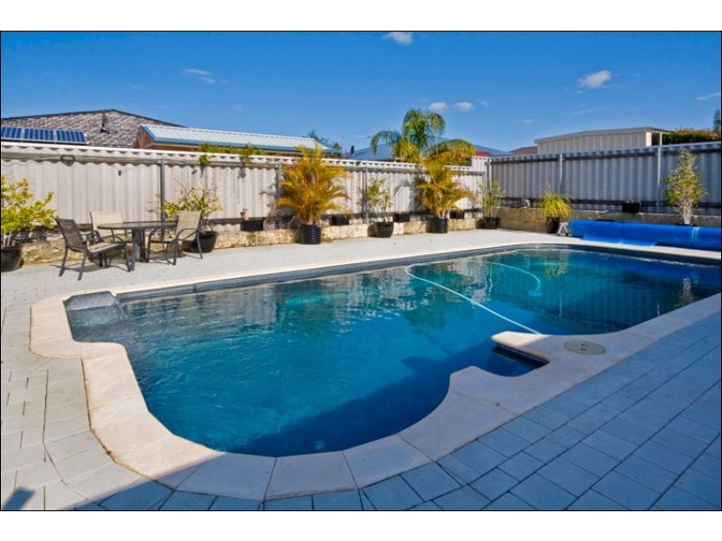 10 Coral Tree Place, Thornlie WA 6108