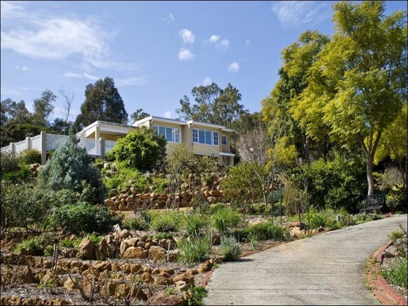 32 Watsonia Road, Gooseberry Hill WA 6076