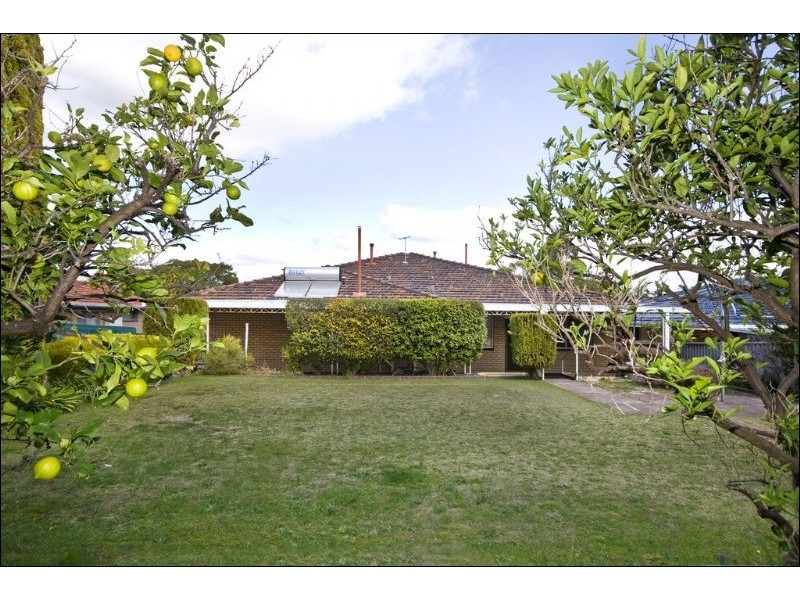 14 Blamire Road, Kalamunda WA 6076