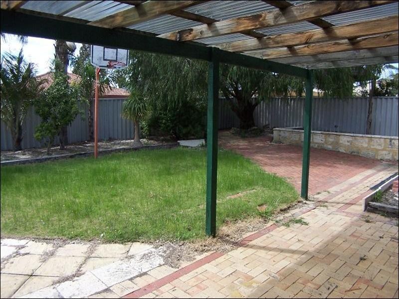 8 Munday Road, High Wycombe WA 6057