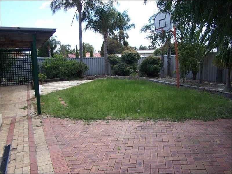 8 Munday Road, High Wycombe WA 6057