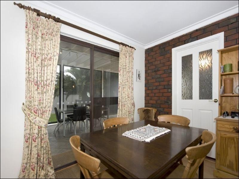 5 Guppy Road, Kalamunda WA 6076