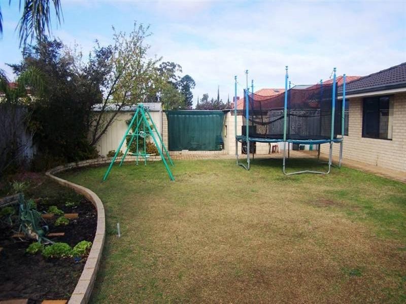 48 Cedar Way, Forrestfield WA 6058