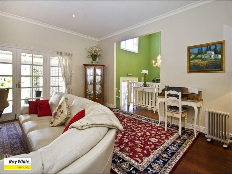 9 Lyndhurst Road, Kalamunda WA 6076