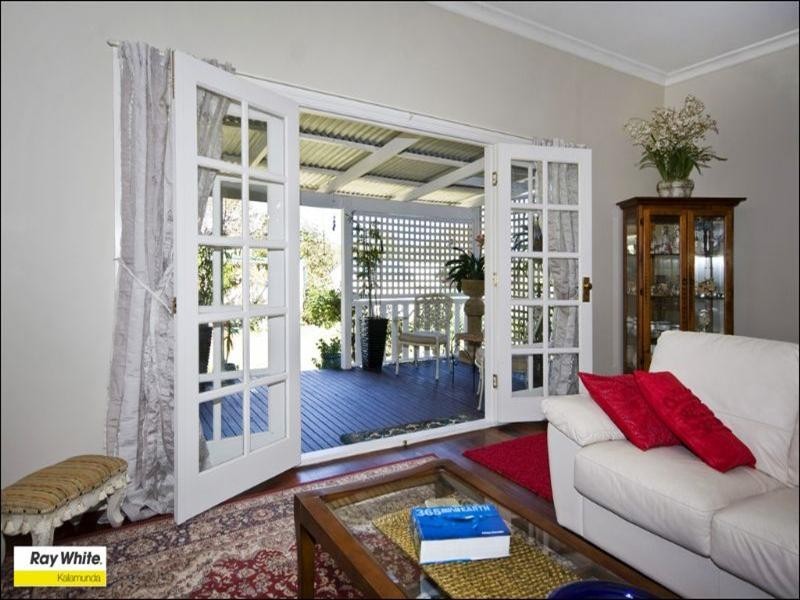 9 Lyndhurst Road, Kalamunda WA 6076