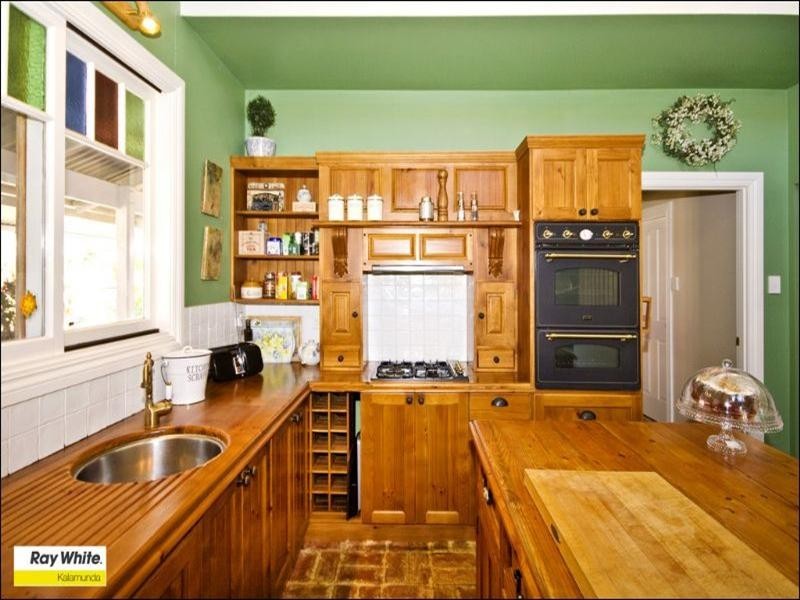 9 Lyndhurst Road, Kalamunda WA 6076