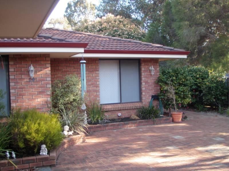 14 Broula Road, Kalamunda WA 6076