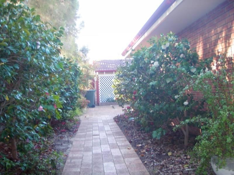 14 Broula Road, Kalamunda WA 6076