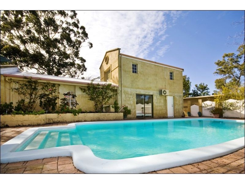 15 Brady Road, Lesmurdie WA 6076