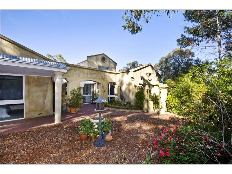 15 Brady Road, Lesmurdie WA 6076