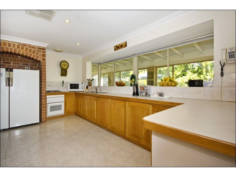 15 Brady Road, Lesmurdie WA 6076
