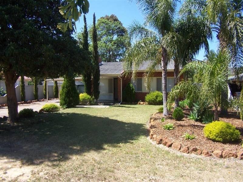 11 Northumberland Road, Forrestfield WA 6058