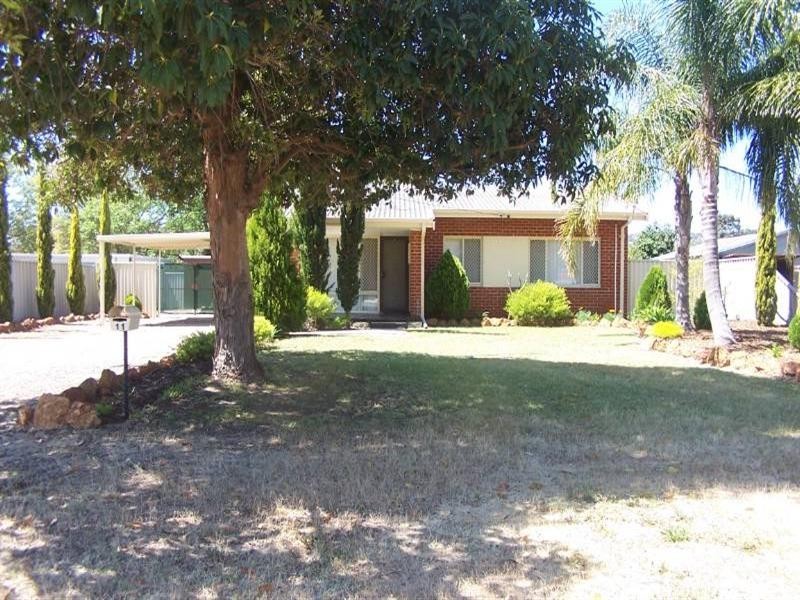 11 Northumberland Road, Forrestfield WA 6058