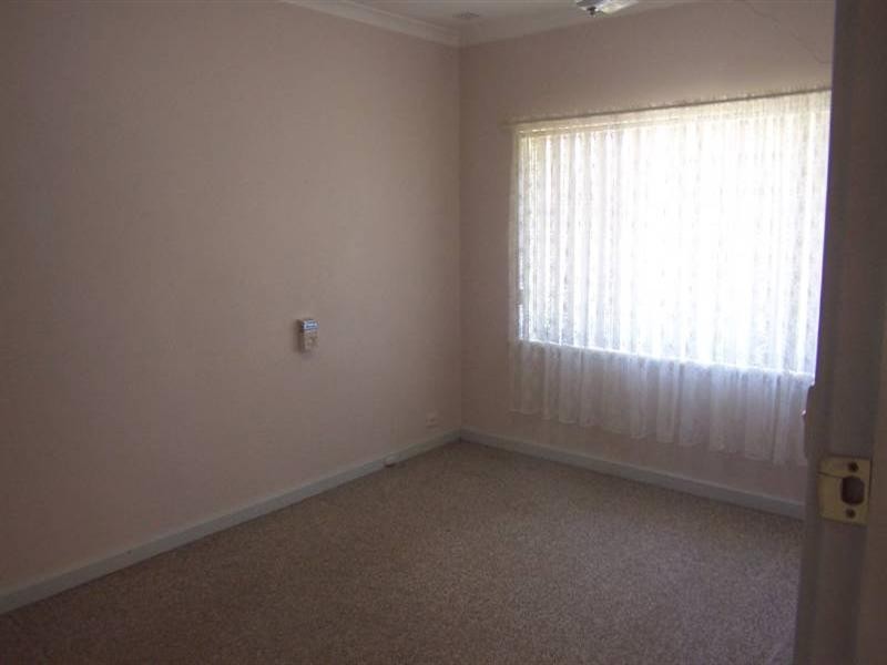 11 Northumberland Road, Forrestfield WA 6058