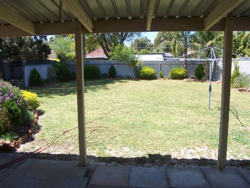11 Northumberland Road, Forrestfield WA 6058