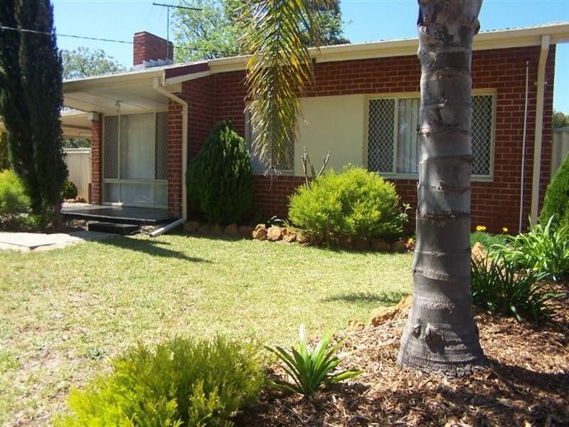11 Northumberland Road, Forrestfield WA 6058