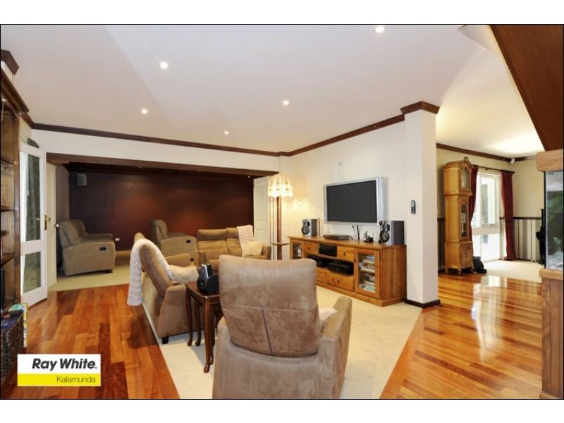 62 Chislehurst Road, Lesmurdie WA 6076