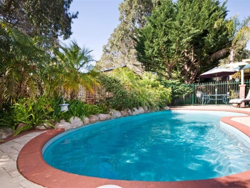 7 Burns Road, Kalamunda WA 6076