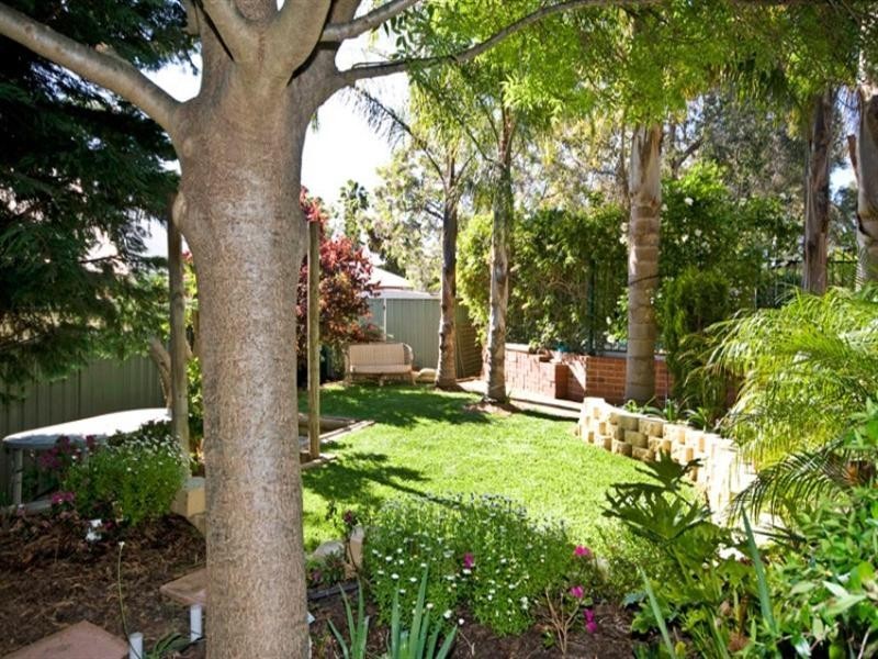 7 Burns Road, Kalamunda WA 6076