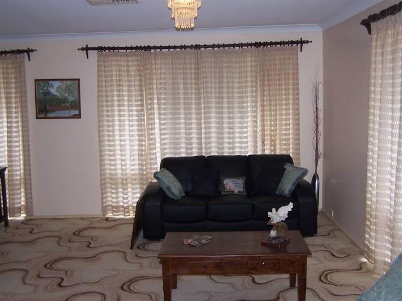 1 Brigalow Way, Lesmurdie WA 6076