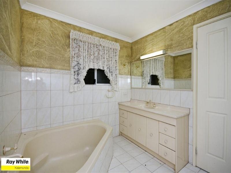 35 Maud Road, Maida Vale WA 6057