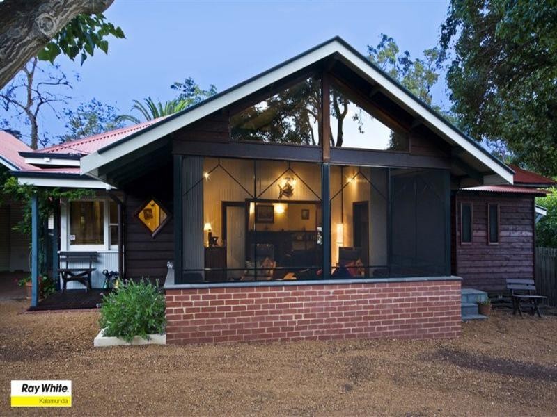 97 Lesmurdie Road, Lesmurdie WA 6076