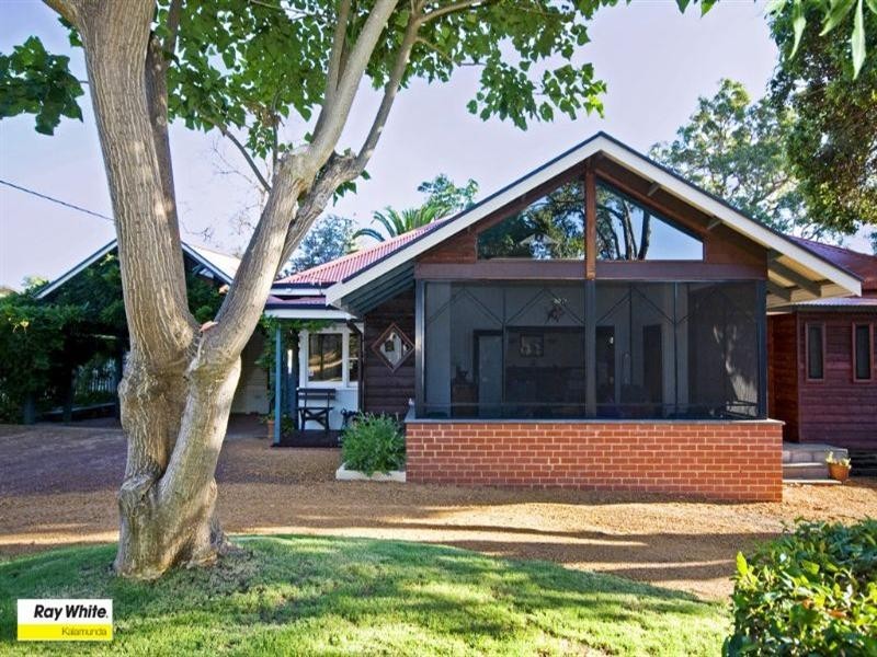 97 Lesmurdie Road, Lesmurdie WA 6076