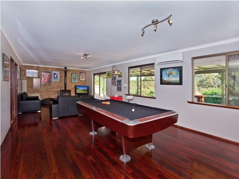 33 Carob Tree Place, Lesmurdie WA 6076