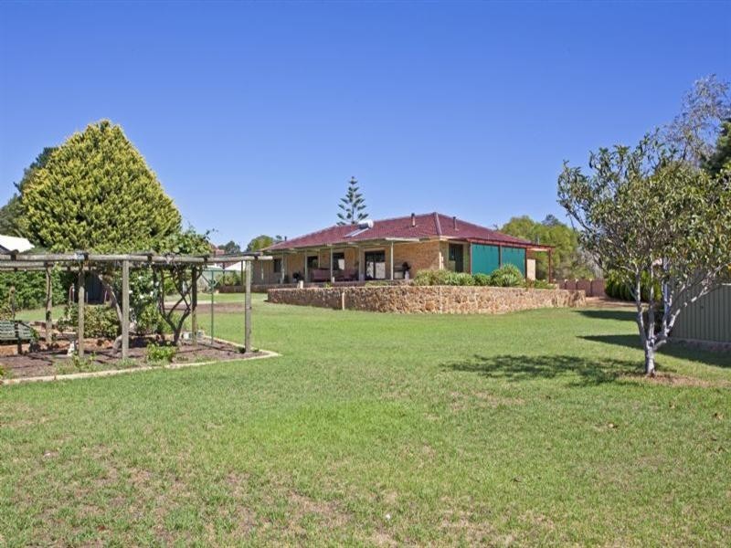 33 Carob Tree Place, Lesmurdie WA 6076