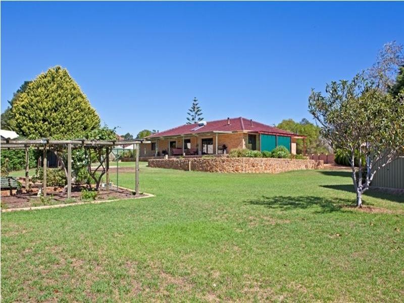 33 Carob Tree Place, Lesmurdie WA 6076