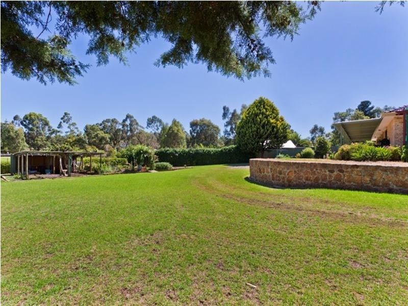 33 Carob Tree Place, Lesmurdie WA 6076