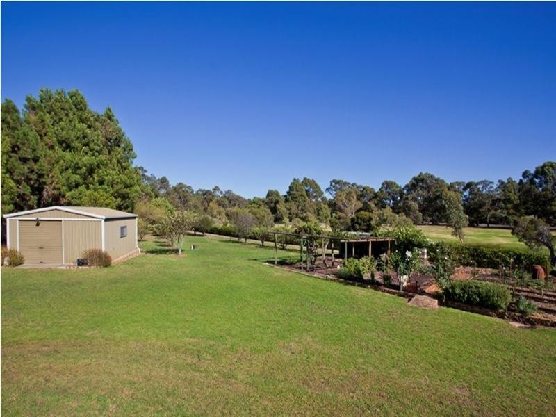 33 Carob Tree Place, Lesmurdie WA 6076