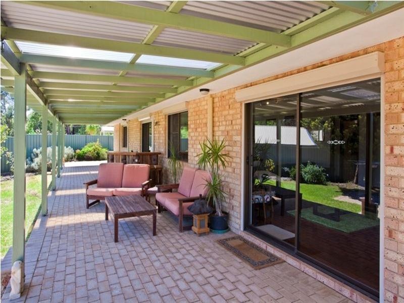 33 Carob Tree Place, Lesmurdie WA 6076