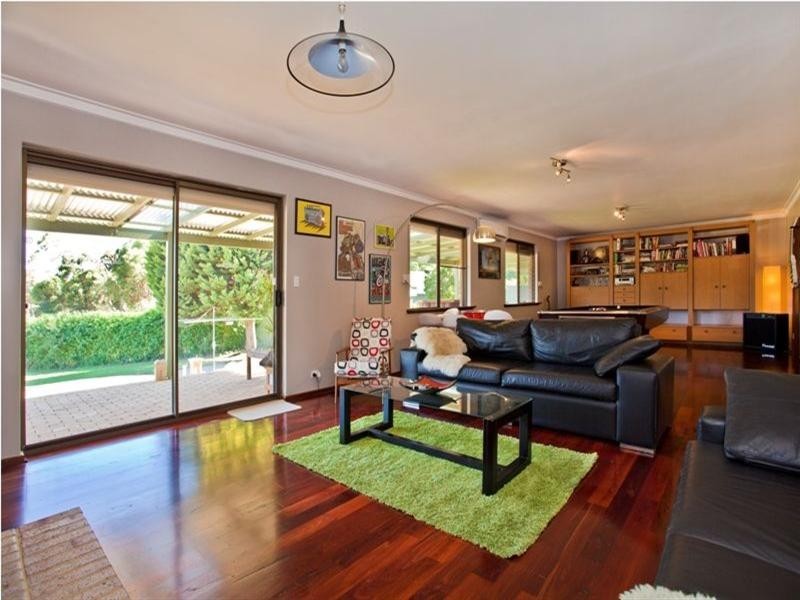 33 Carob Tree Place, Lesmurdie WA 6076