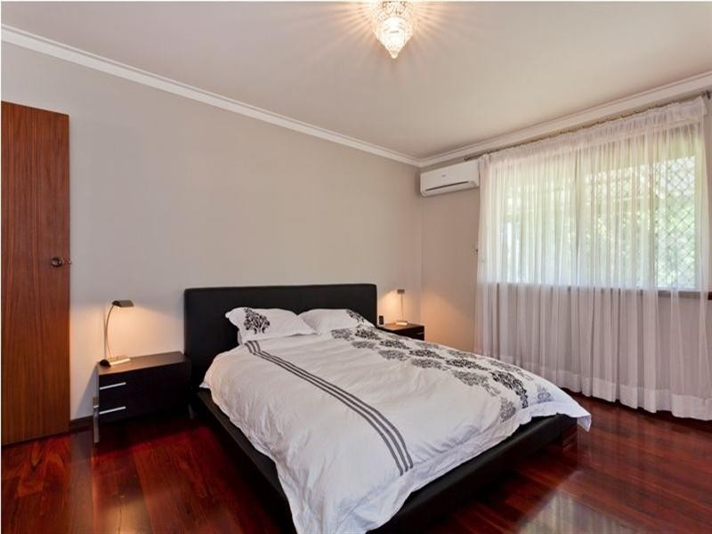 33 Carob Tree Place, Lesmurdie WA 6076