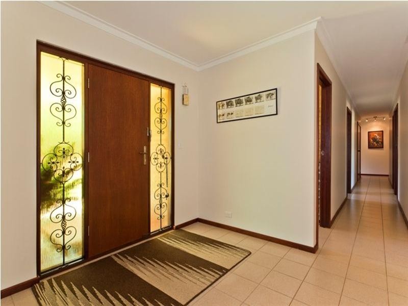 33 Carob Tree Place, Lesmurdie WA 6076