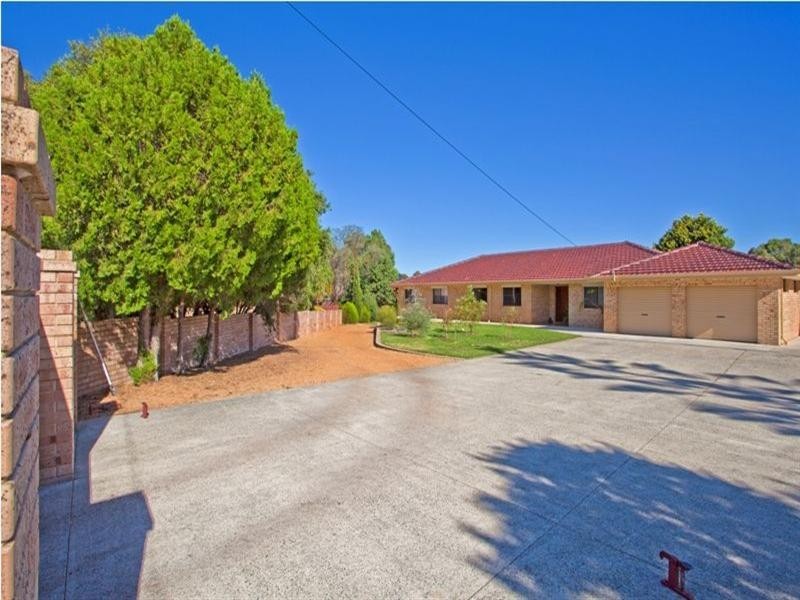 33 Carob Tree Place, Lesmurdie WA 6076