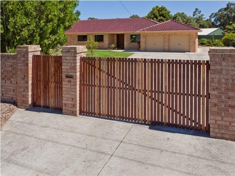 33 Carob Tree Place, Lesmurdie WA 6076